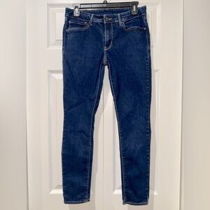 Levi’s Women's strechy skinny Jeans. Size 30.EUC